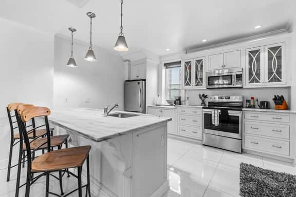 Old Louisville Charm W/Modern Amenities- Quaint - Image 3