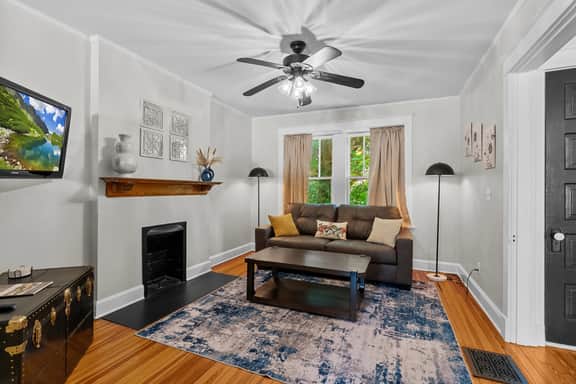 Carriage House w/Garden in Old Louisville - Image 2