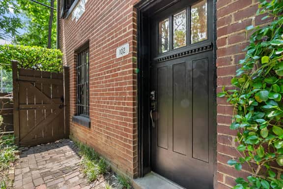 Carriage House w/Garden in Old Louisville - Image 5